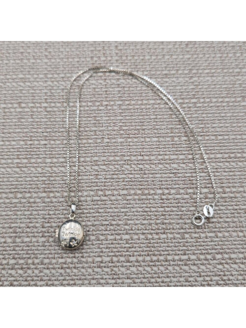 14 Inch Sterling Silver Twinkle Twinkle Diamond Star Oval Locket Necklace A8763